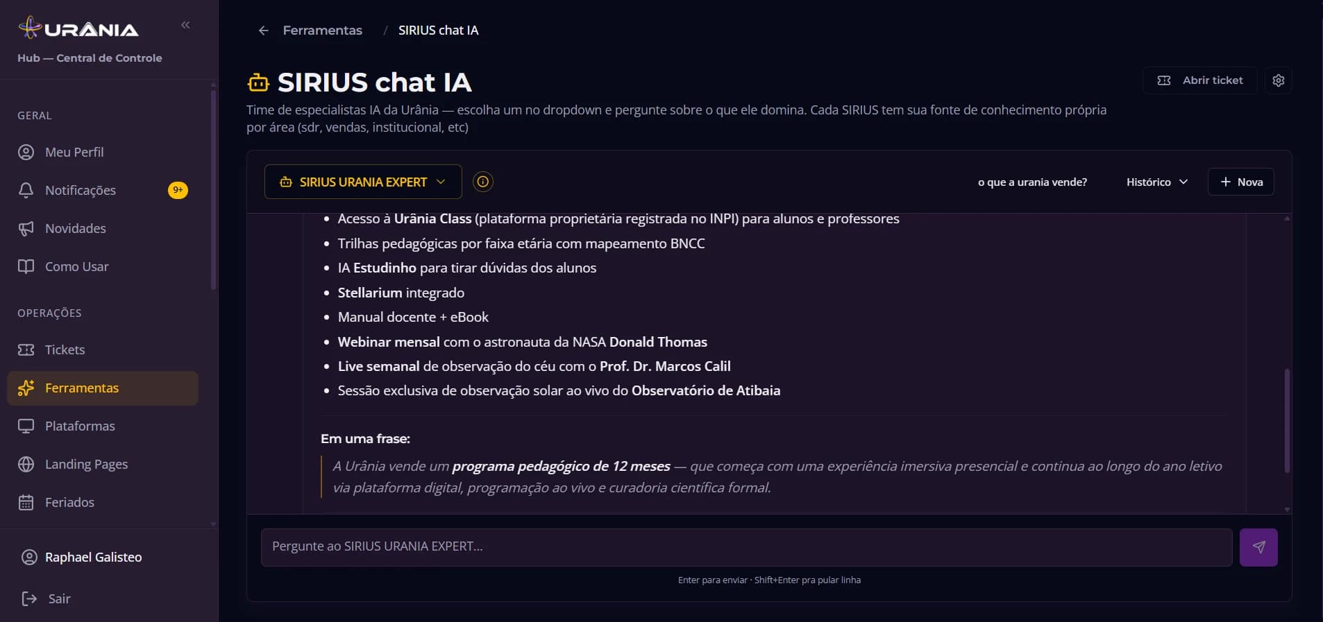 Chat IA SIRIUS do Urânia Hub — agente conversacional com base de conhecimento da Urânia respondendo dúvida sobre programa pedagógico